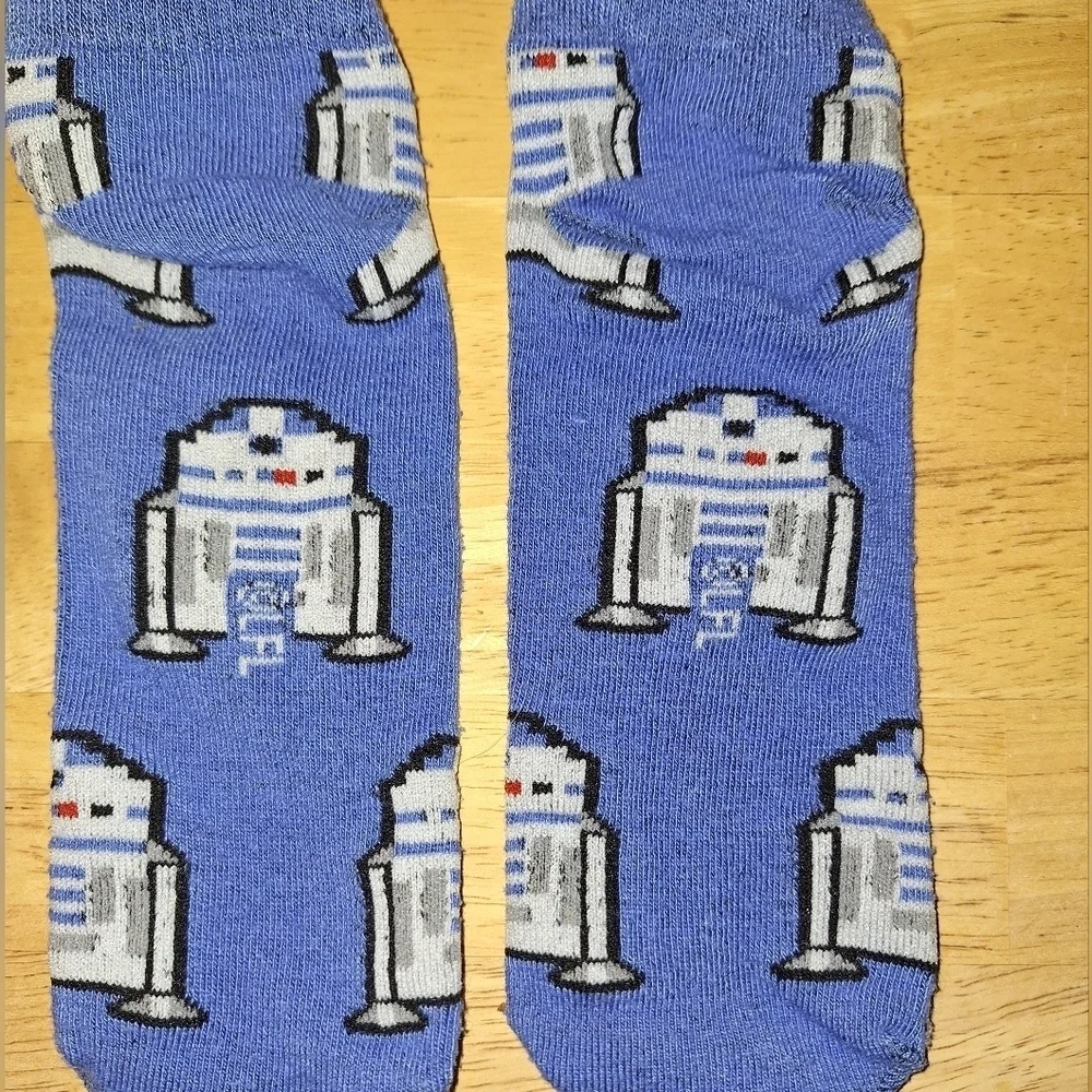 Six pairs of Star Wars ankle socks in a men's size 8 or women's size 9. Pre-love